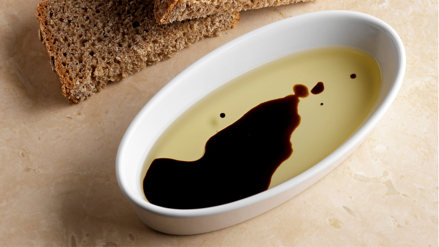 OLIVE OIL & BLUEBERRY BALSAMIC BREAD DIP. NO SUGAR
